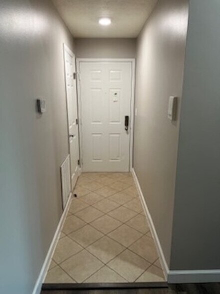 Entry - 8892 Eagleview Dr