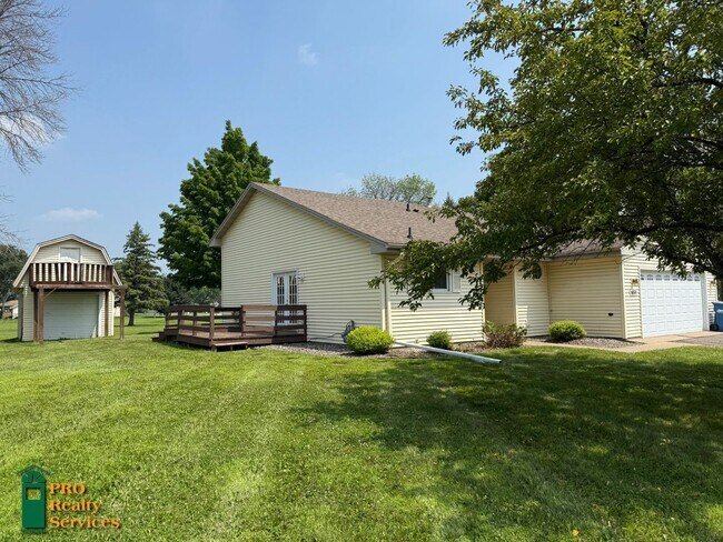 Building Photo - 3 Bedroom Home in Maple Grove