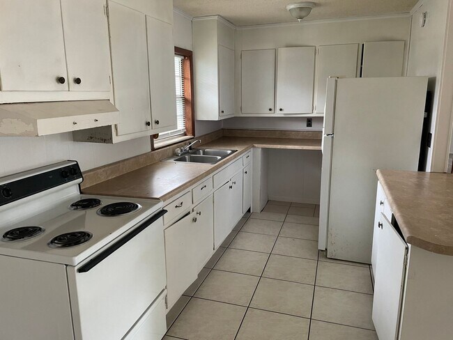 Building Photo - 596 Florosa Ct