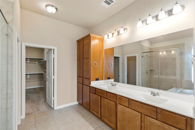 Building Photo - 15714 Highlands Cove Dr