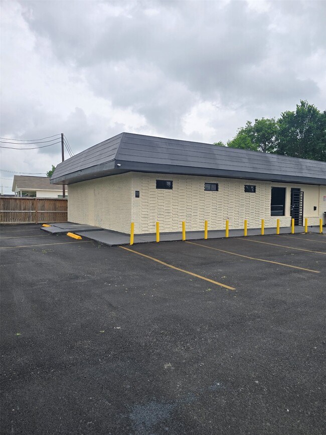 Building Photo - 3619 Reed Rd