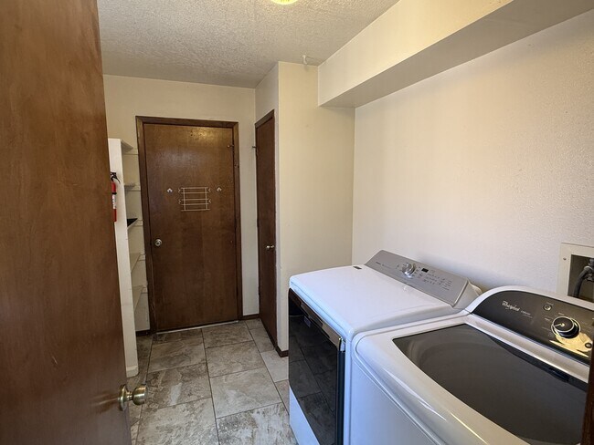 Building Photo - 13515 Mccall Ct NE