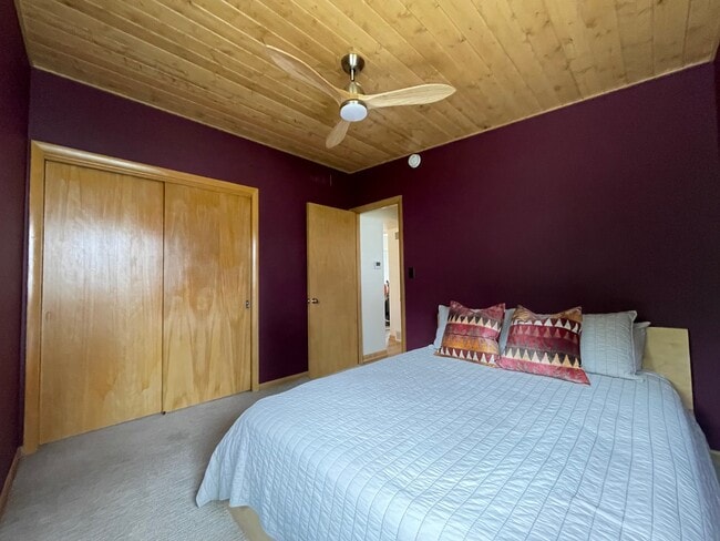 Building Photo - 506 N 91st St