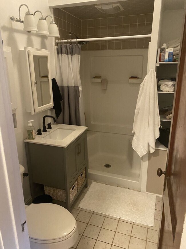 Building Photo - 86 Russell Road