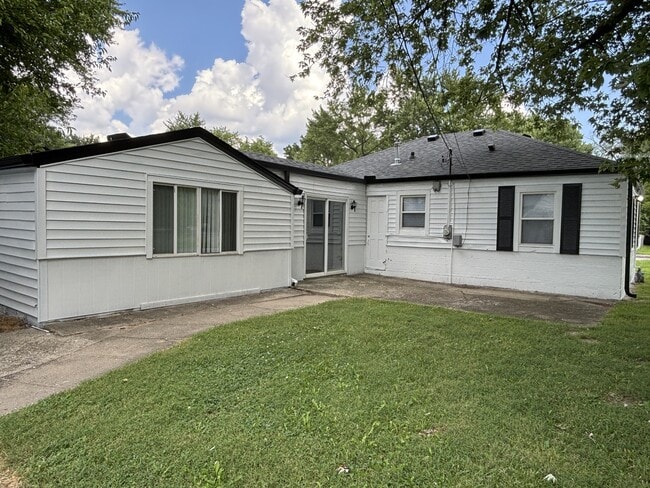 Building Photo - 2102 Medford Ave
