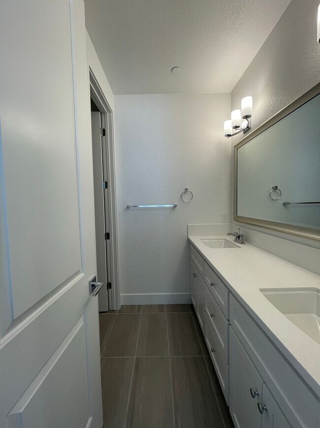 Building Photo - Newer home in Dunes Community