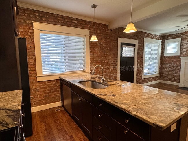 Building Photo - 2118 E 21st Ave