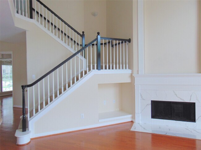 Building Photo - 1739 Lakewinds Dr