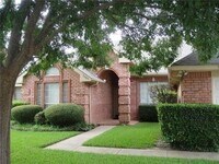 Building Photo - 2609 Classic Ct E