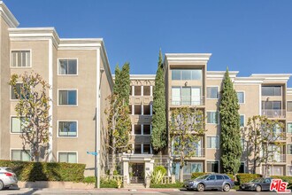 Building Photo - 8455 Fountain Ave