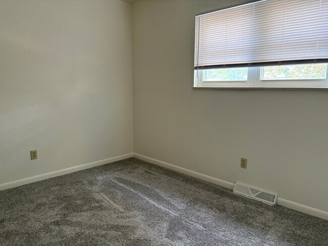 Building Photo - 1208 Sycamore Dr