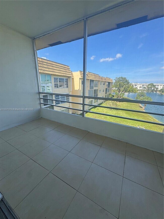 Building Photo - 8400 Sunrise Lakes Blvd