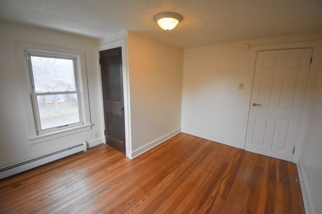 Building Photo - Spacious Three Bedroom House in Mill Hall!