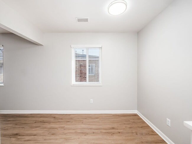 Building Photo - 620 Riverview Dr