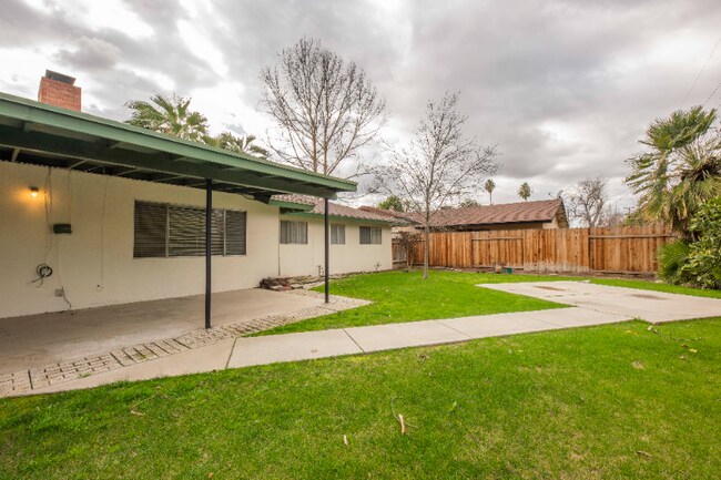 Building Photo - 5904 Daggett Ave