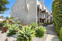 Building Photo - 4018 Redwood Ave