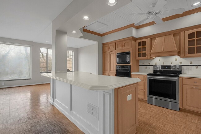 Building Photo - 2737-2737 Charing Rd