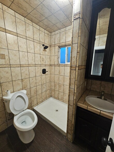 Building Photo - 2811 N Wilmington Ave