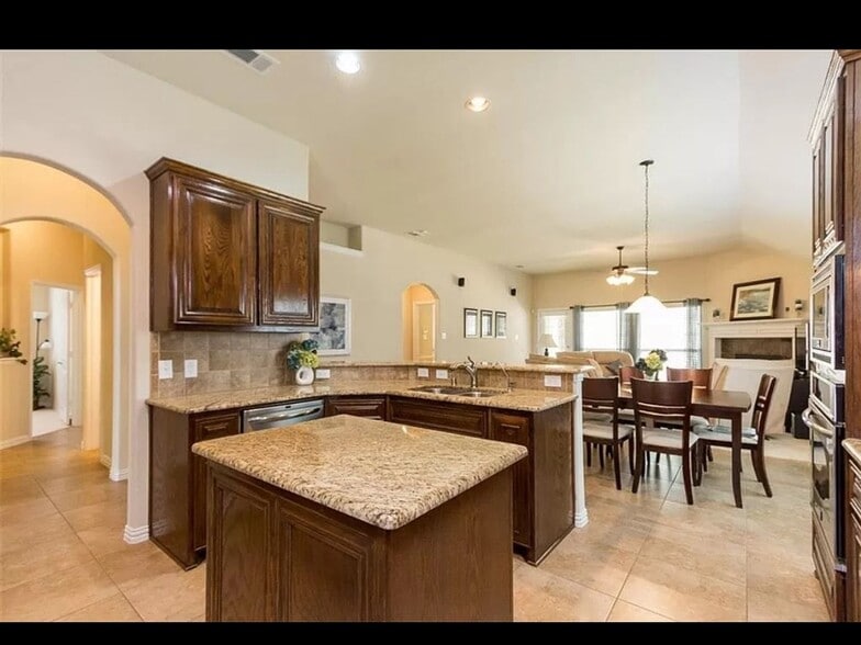 Building Photo - 897 Witherby Ln