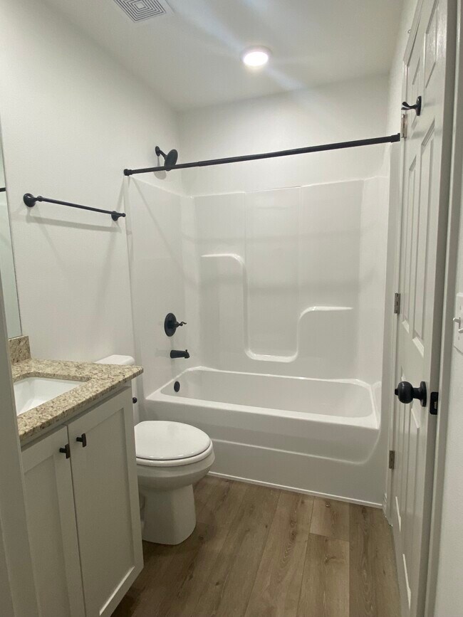 Building Photo - 416 E G St