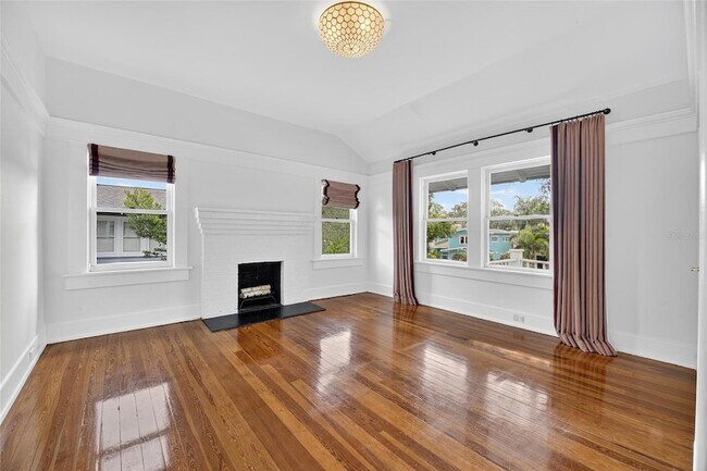 Building Photo - 3003 W Harbor View Ave