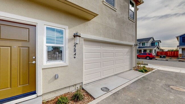 Building Photo - 2782 Sassy St