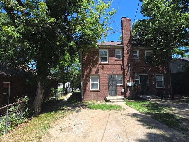 Building Photo - 2221 E 38th St