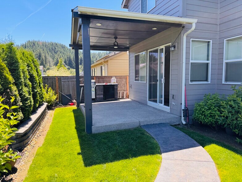 Patio - 4124 SW Mawrcrest Ave
