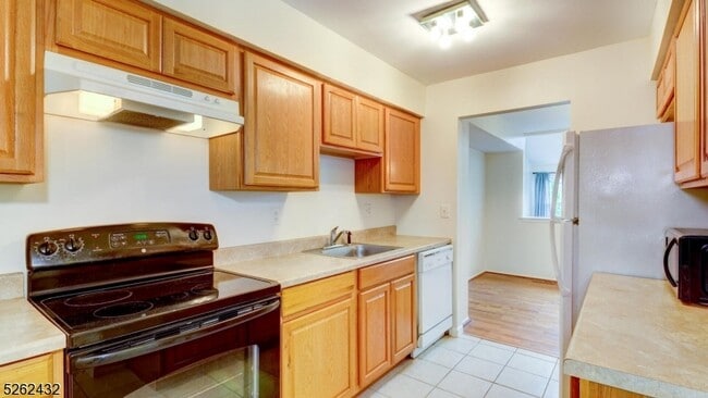 Building Photo - 70 Bayberry Dr