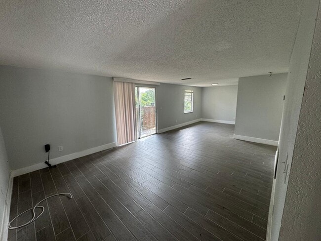 Building Photo - 13701 N 21st St