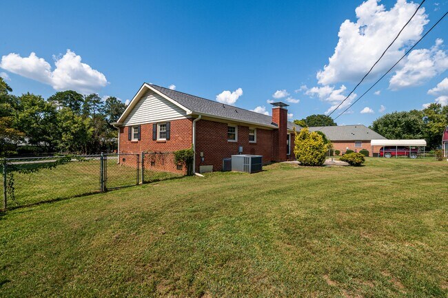 Building Photo - 114 Cottonwood Dr