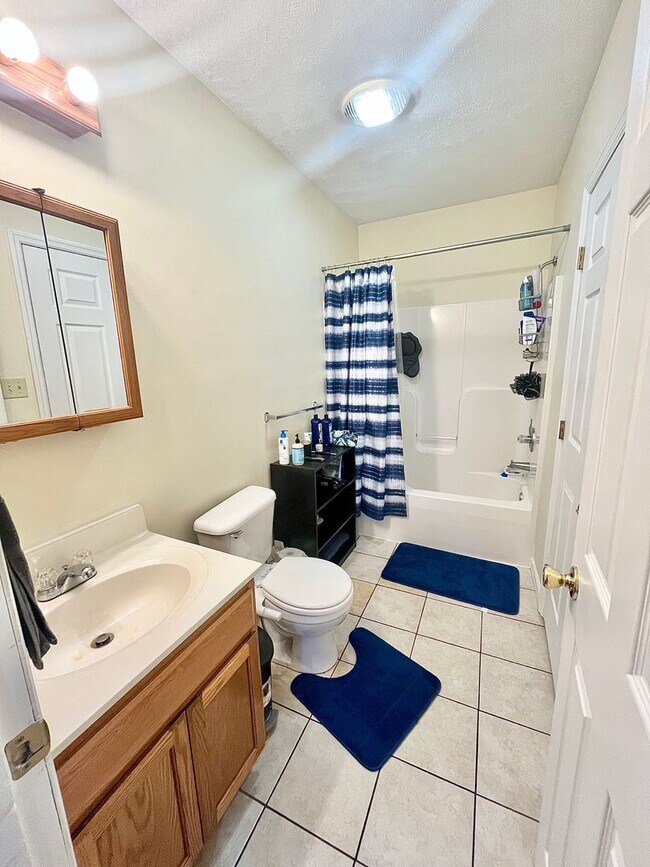 Building Photo - 626-628 Valentine St