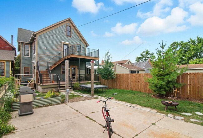 Building Photo - 1682 Bagley St