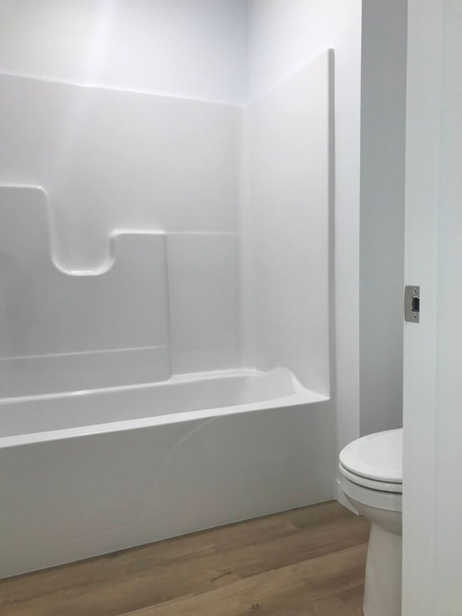 Building Photo - Executive Rental - 4 Bedroom 2 Baths