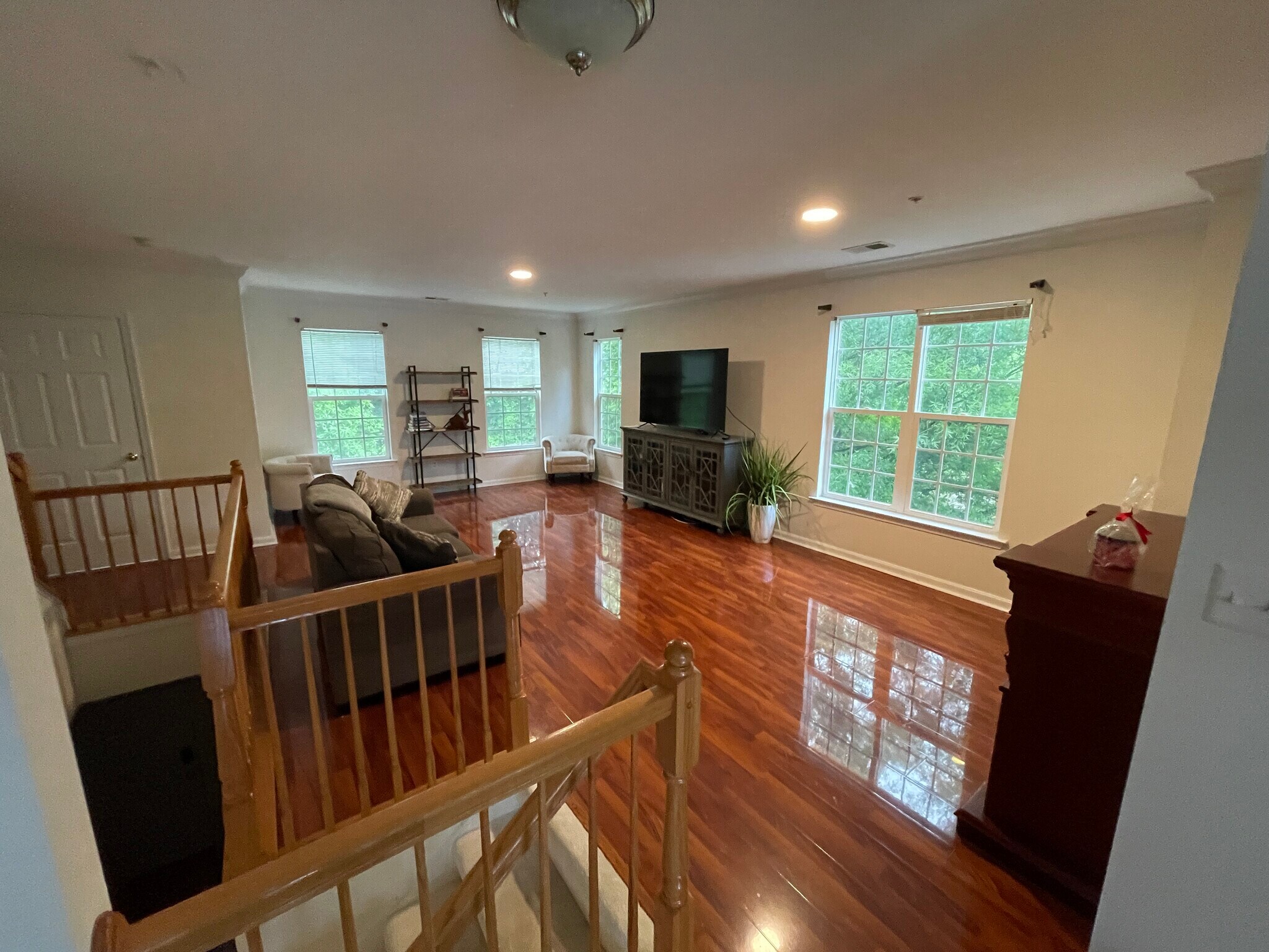 Building Photo - 2147 Hideaway Ct
