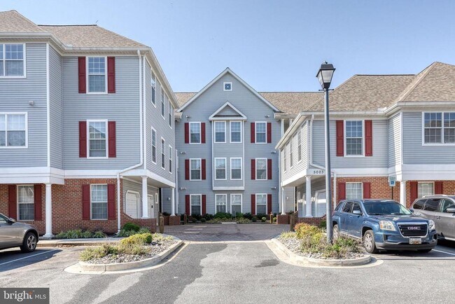 Building Photo - 5003 Hollington Dr
