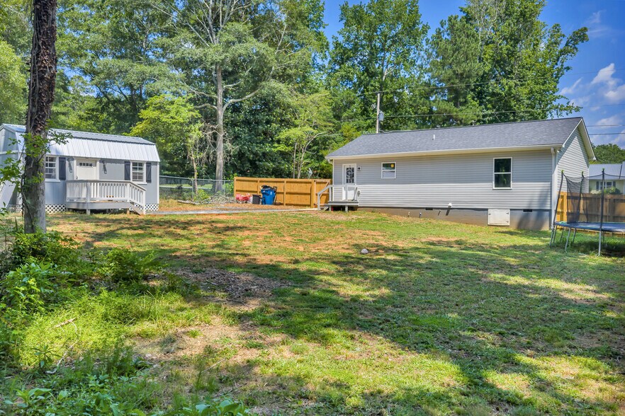 Building Photo - 160 Oak Dr