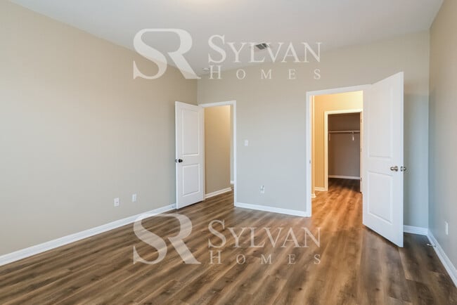 Building Photo - Don't miss your chance to make this 3BR | 2BA house your HOME!