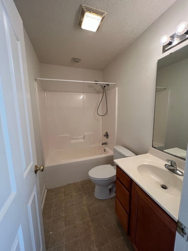 Building Photo - 203 Clusters Cir