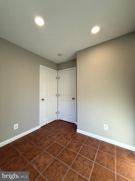 Building Photo - 46359 Columbus Dr