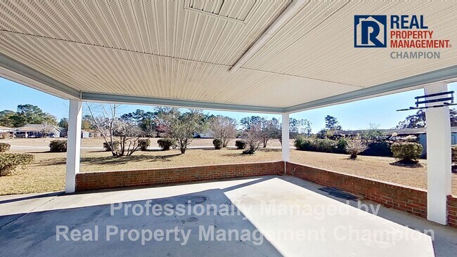 Building Photo - Spacious 3 BD/2.5 BA Home w/New Flooring and Fresh Paint