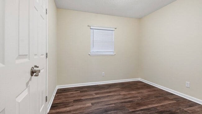 Building Photo - 3 Bedroom House