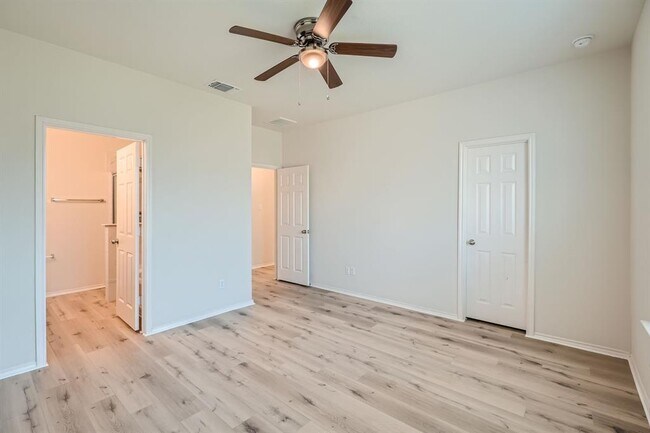 Building Photo - 190 Purple Heart Dr