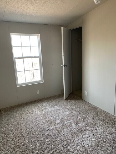Building Photo - 178 High Rock Ct