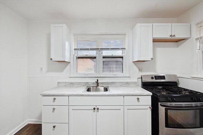 Building Photo - 3 bedroom 2 full bathrooms Warren $1,300