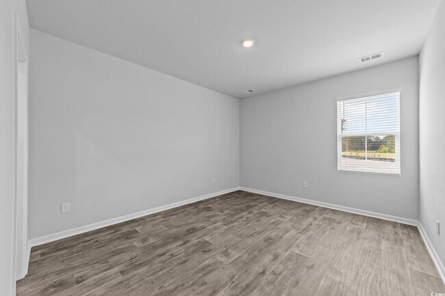 Building Photo - 136 Talladega Dr
