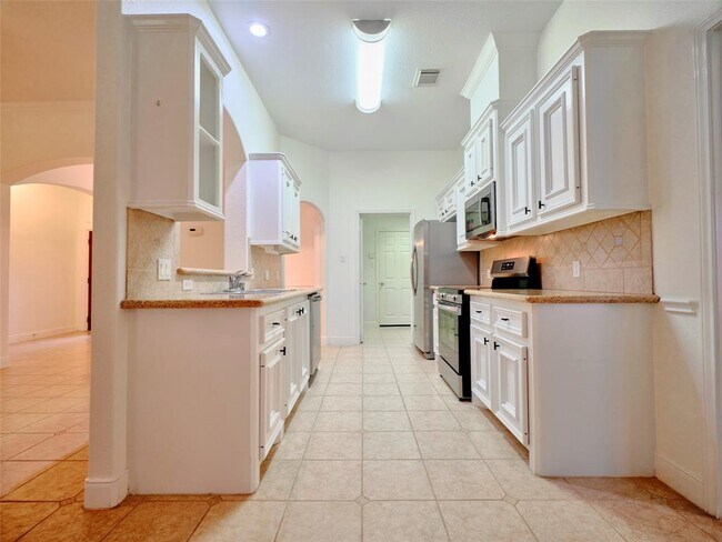 Building Photo - 10611 Alex Dr