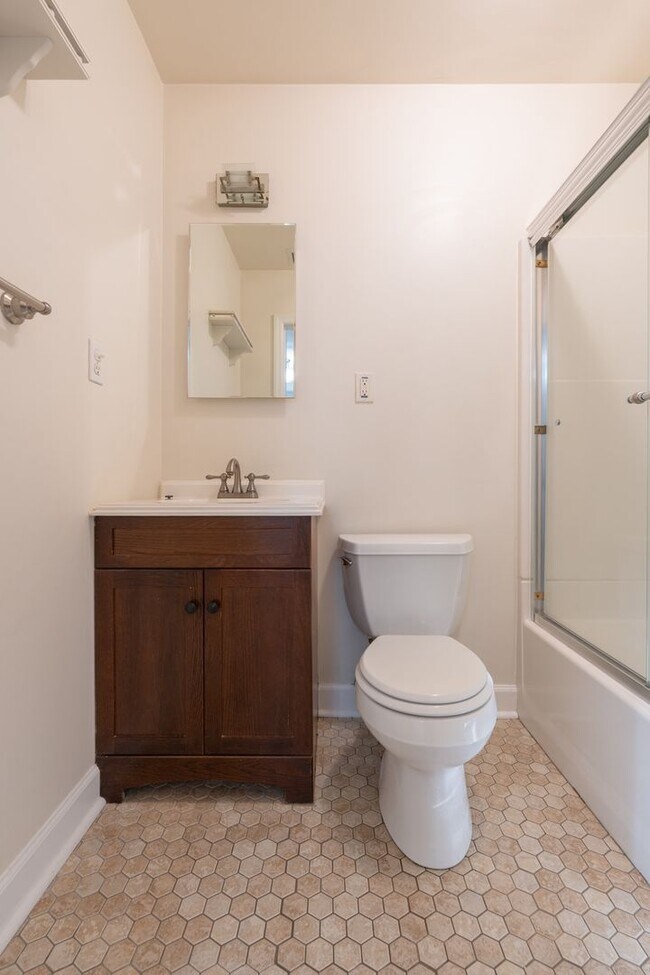 Building Photo - MOVE IN READY 4-bedroom Ranch home nestled in the Heart of Norfolk!