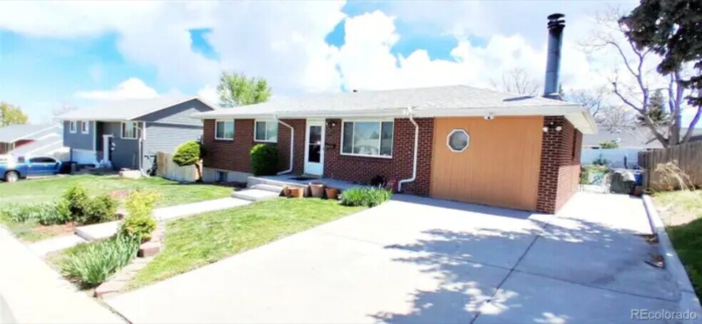 Primary Photo - 8338 Charles Way