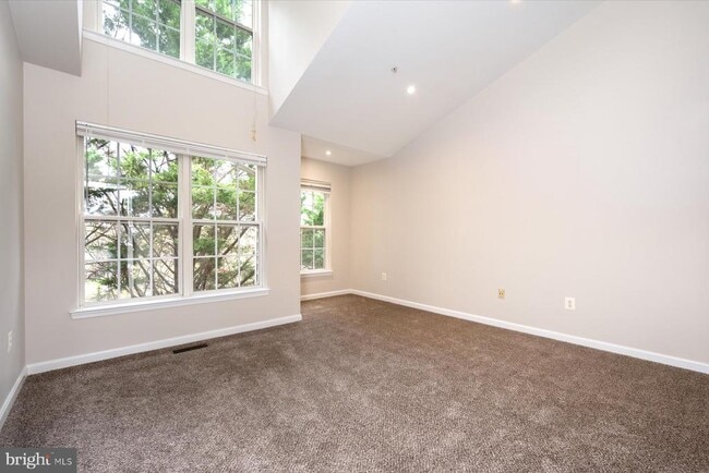 Building Photo - 77 Harbour Heights Dr